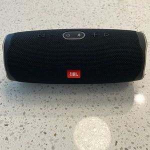 JBL CHARGE 4 — GREAT CONDITION — $90